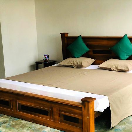 Barefoot Inn Kandy Exterior foto